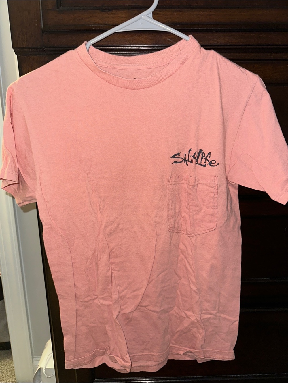 Salt Life Men’s Short Sleeve Pocket Tee in Coral Pink